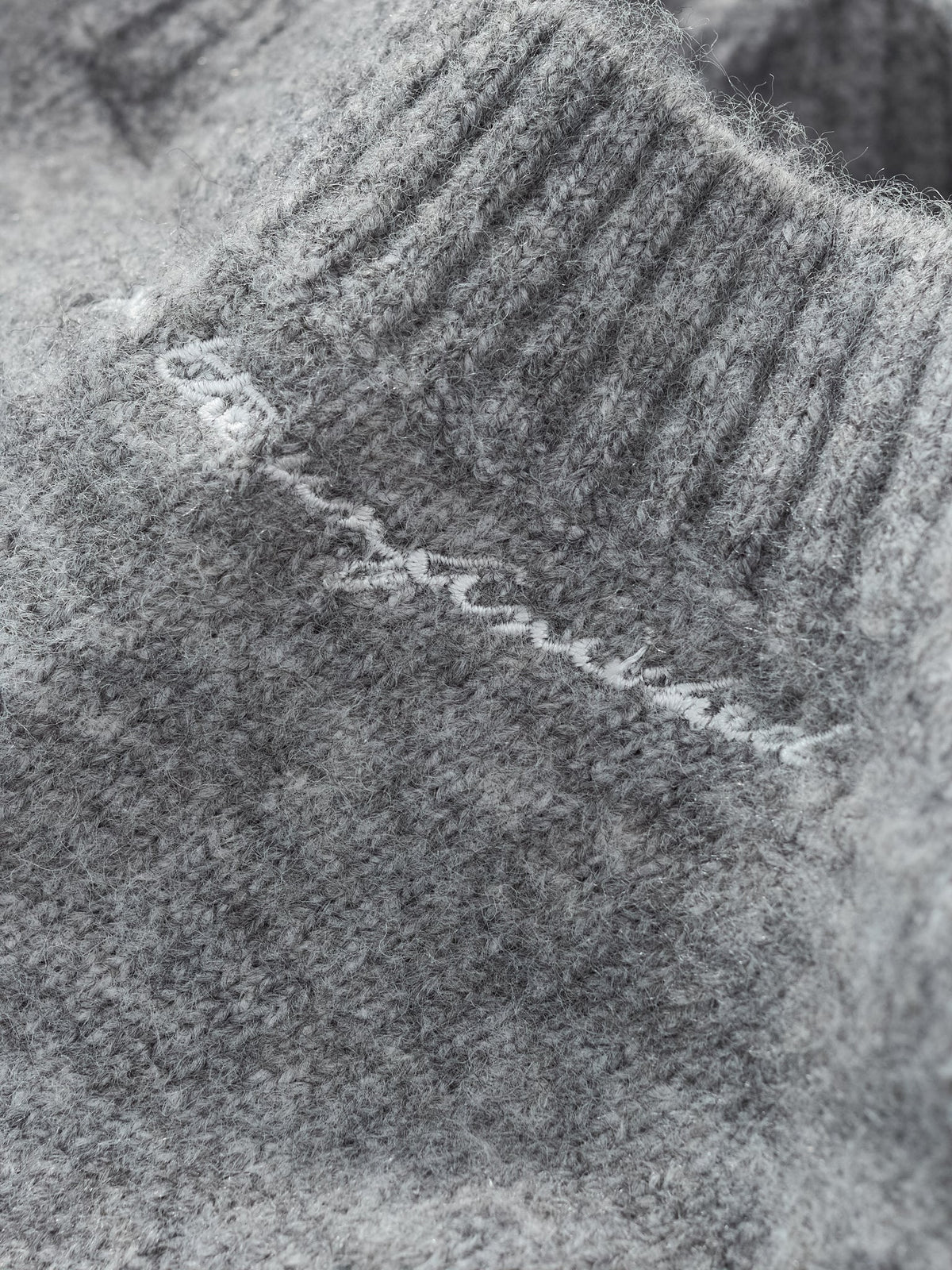 SLOUCHY V-NECK KNIT - GREY