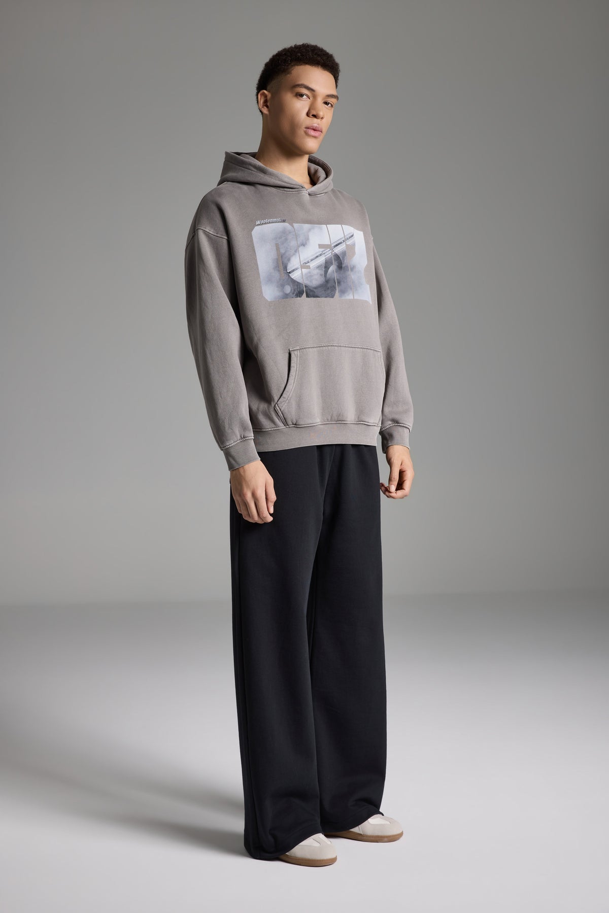 DOWNTOWN Washed Hoodie Grey