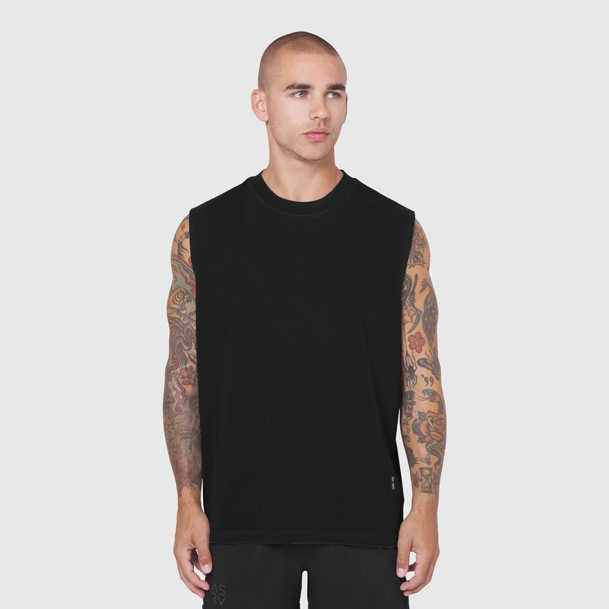 0807. Tech Essential™ Relaxed Cutoff - Black