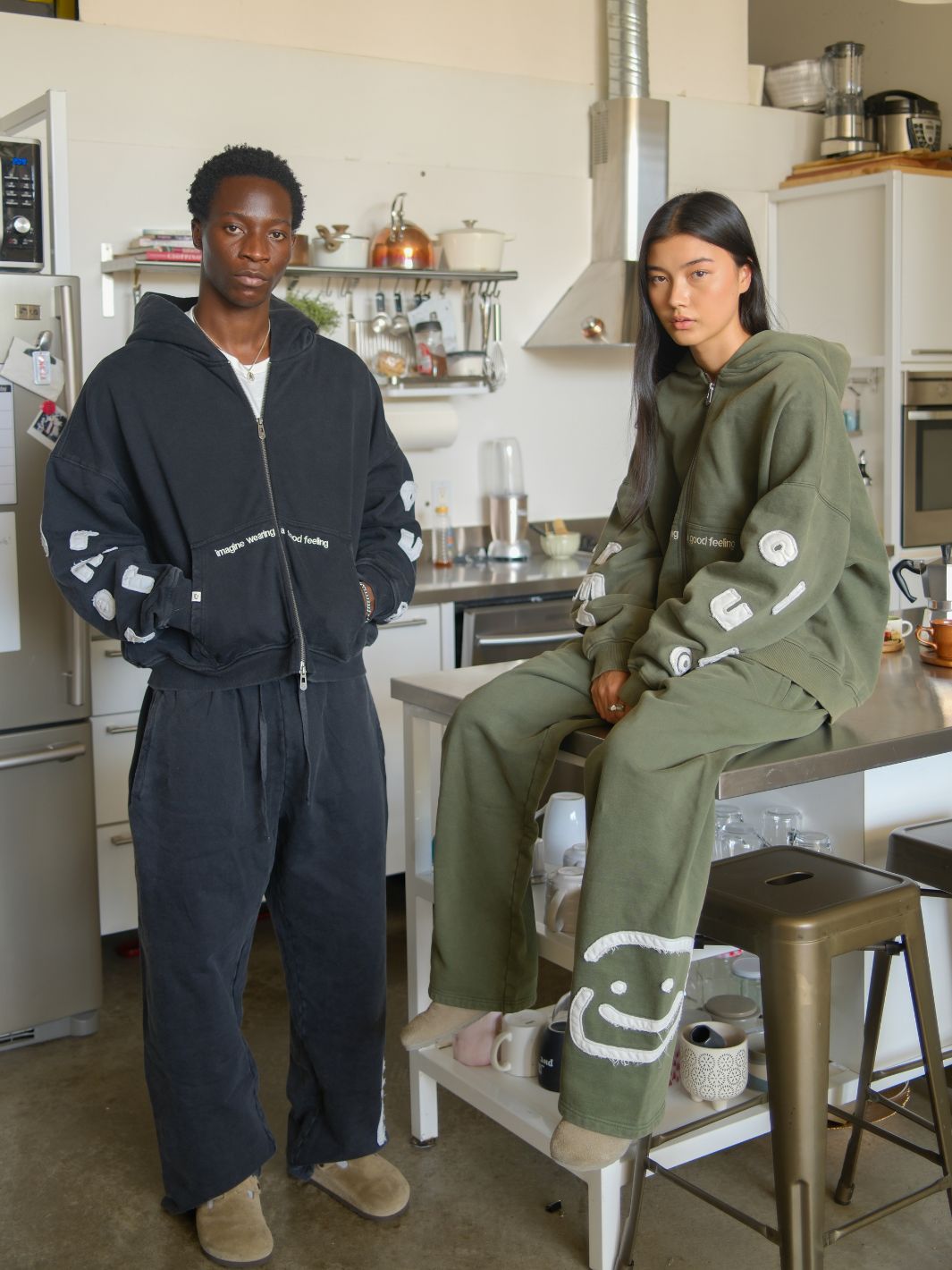 SMILEY PATCH SWEATPANTS - FADED PINE