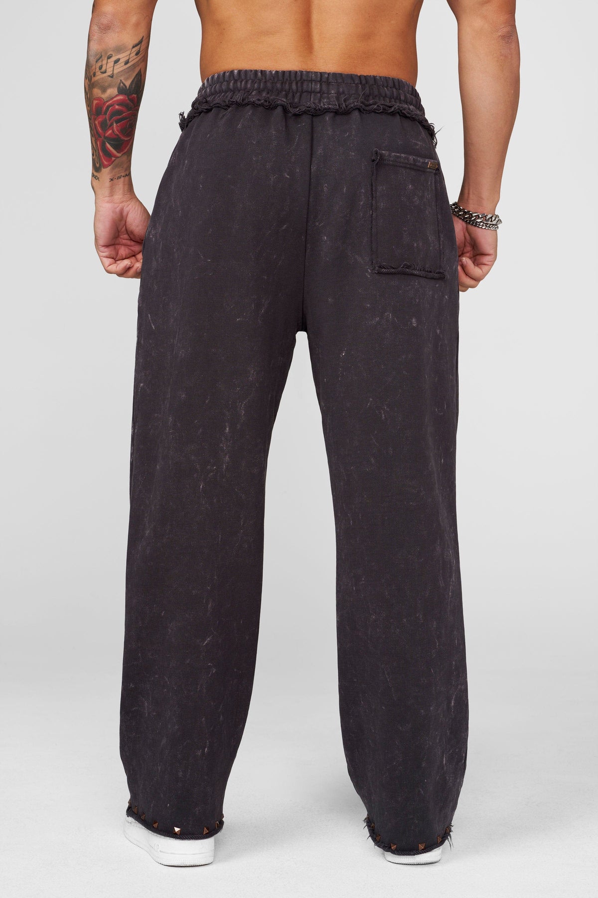 2087 - Stud Sweats