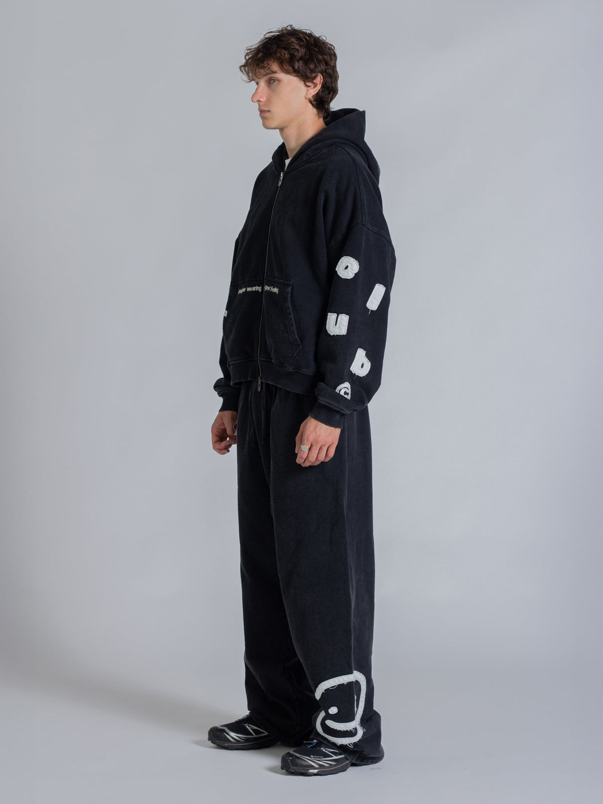 FLOATING LETTERS ZIP UP - VINTAGE BLACK