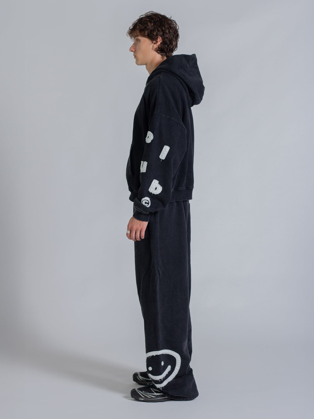 FLOATING LETTERS ZIP UP - VINTAGE BLACK
