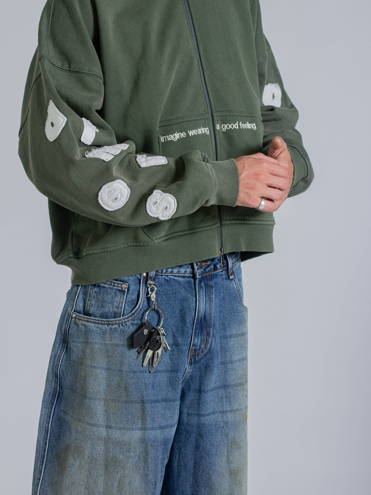 FLOATING LETTERS ZIP UP - FADED PINE