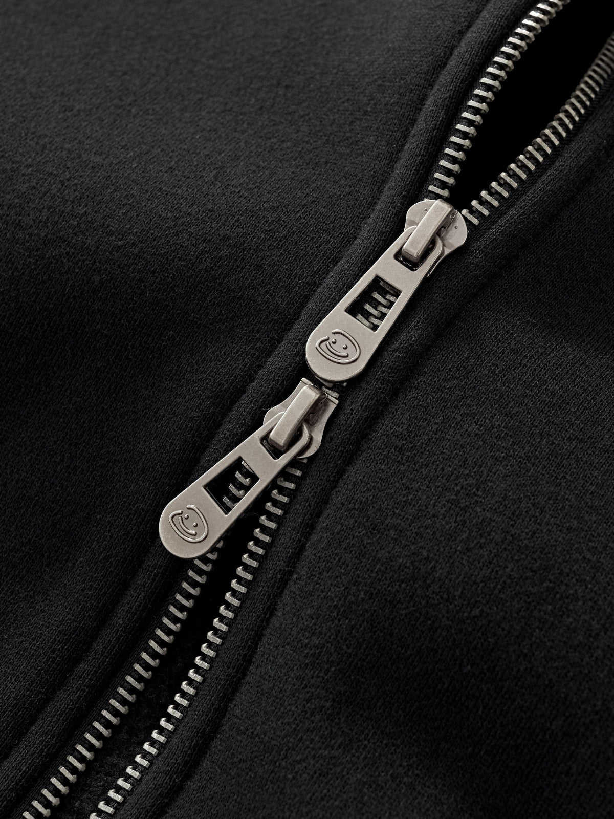 SIGNATURE BASIC ZIP UP - BLACK