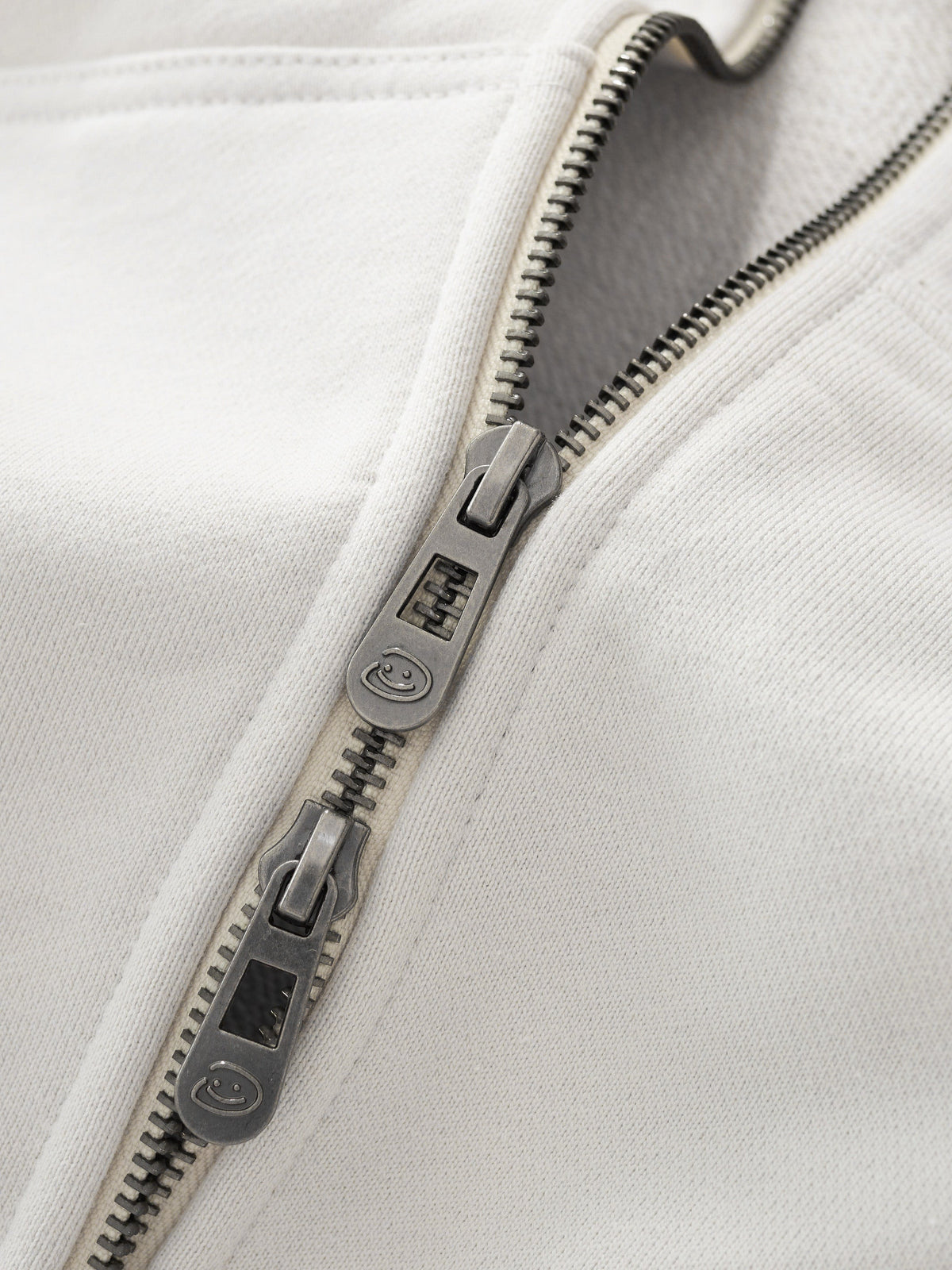 HANGING LETTERS ZIP - OFF WHITE