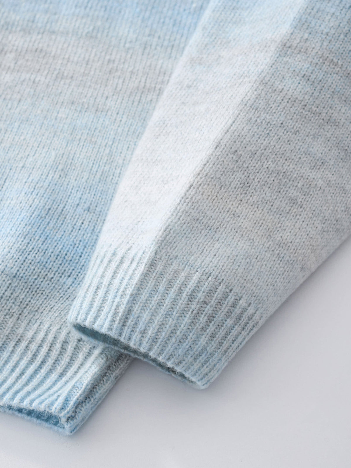 GRADIENT KNIT - BLUE MIST