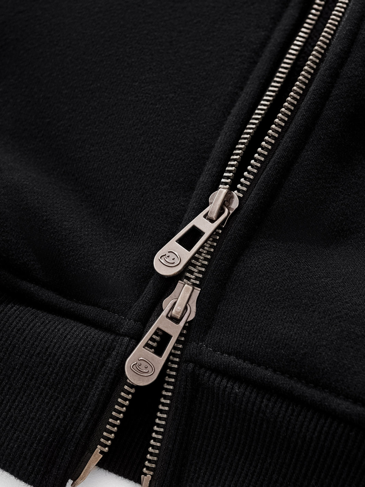SMILEY BOXY DOUBLE ZIP - BLACK