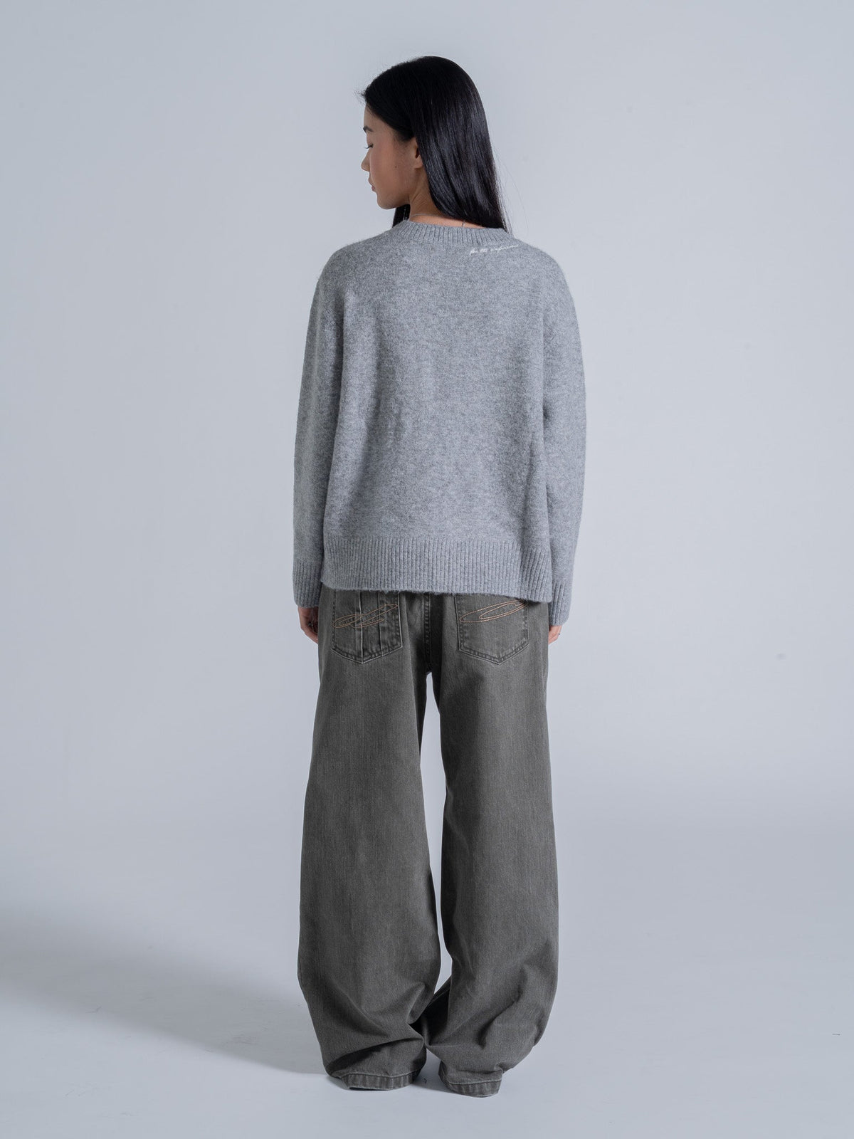 SLOUCHY V-NECK KNIT - GREY