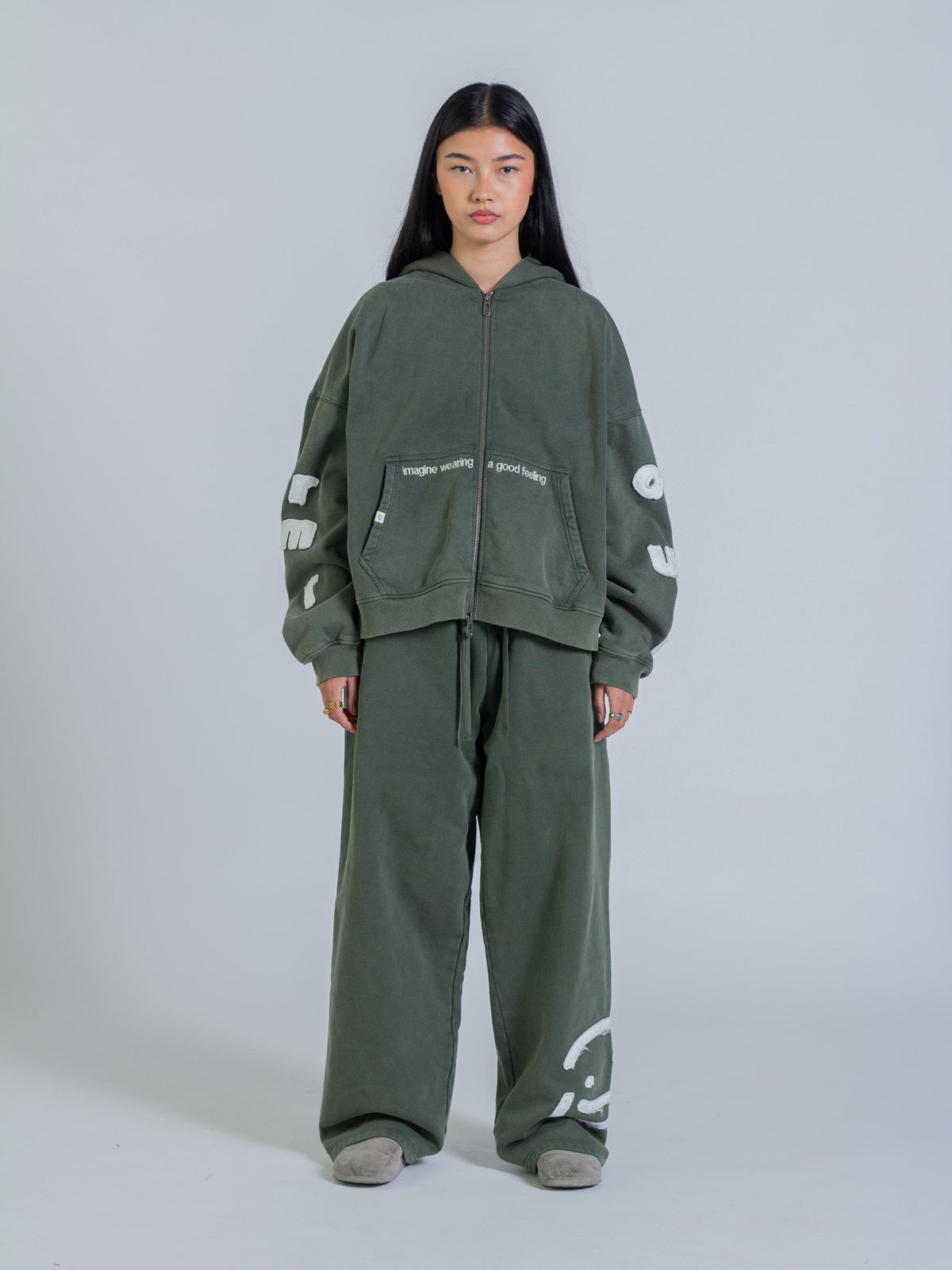 FLOATING LETTERS ZIP UP - FADED PINE
