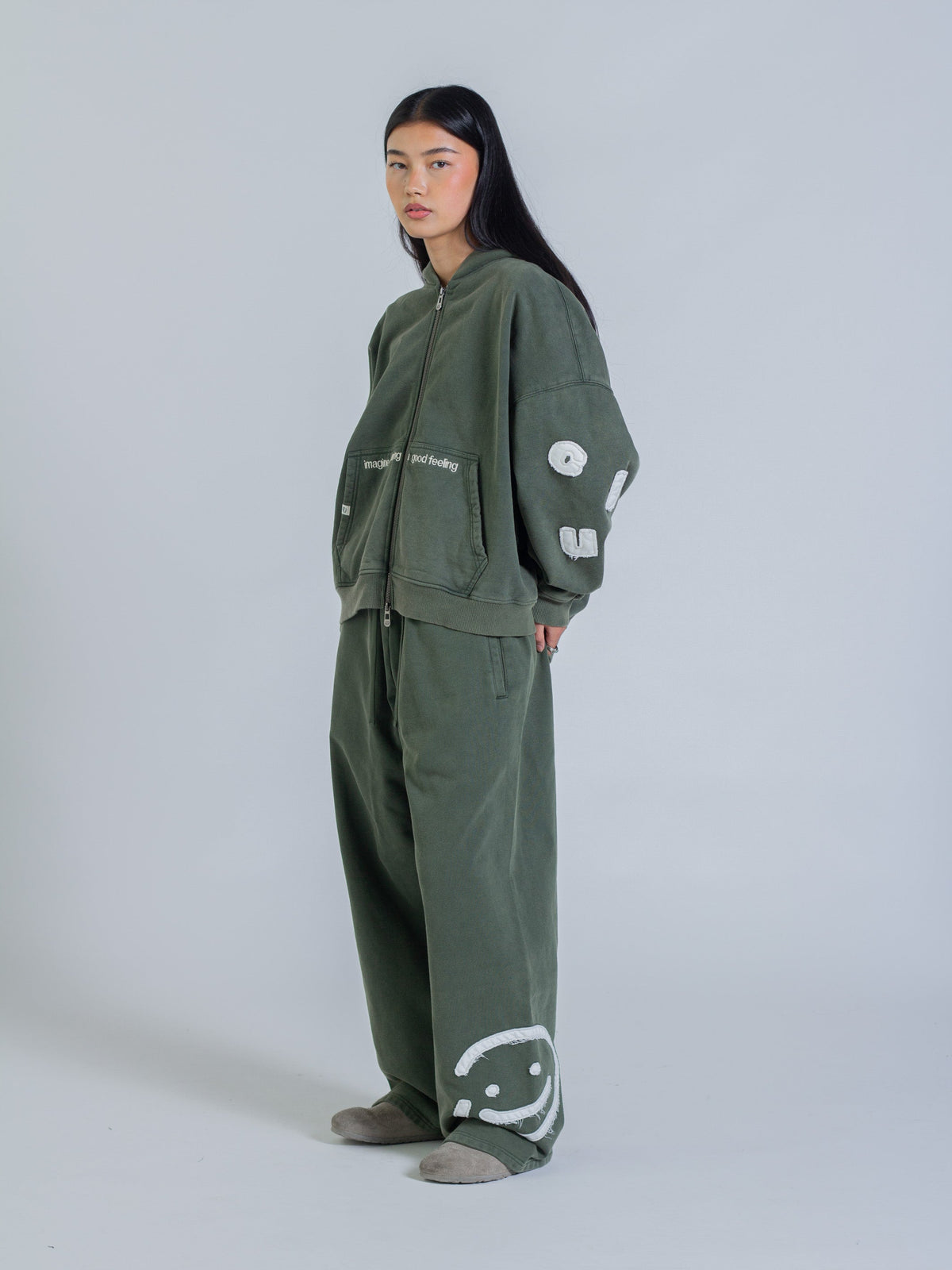 FLOATING LETTERS ZIP UP - FADED PINE