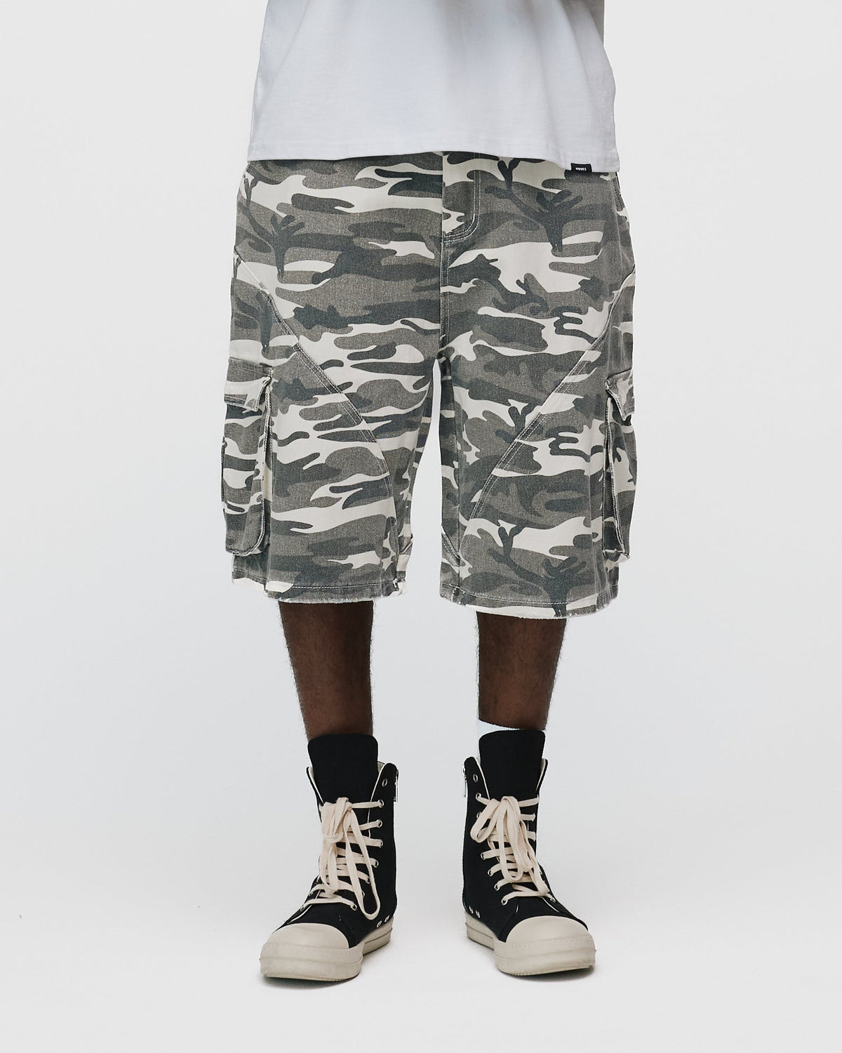 Baggy Cargo Shorts - White Camo