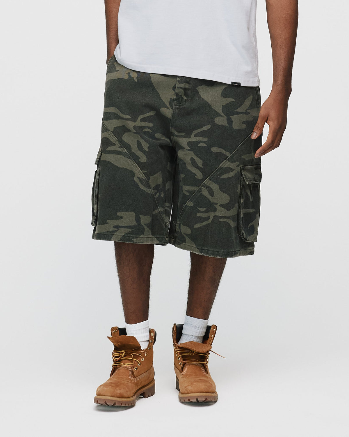 Baggy Cargo Shorts - Camo