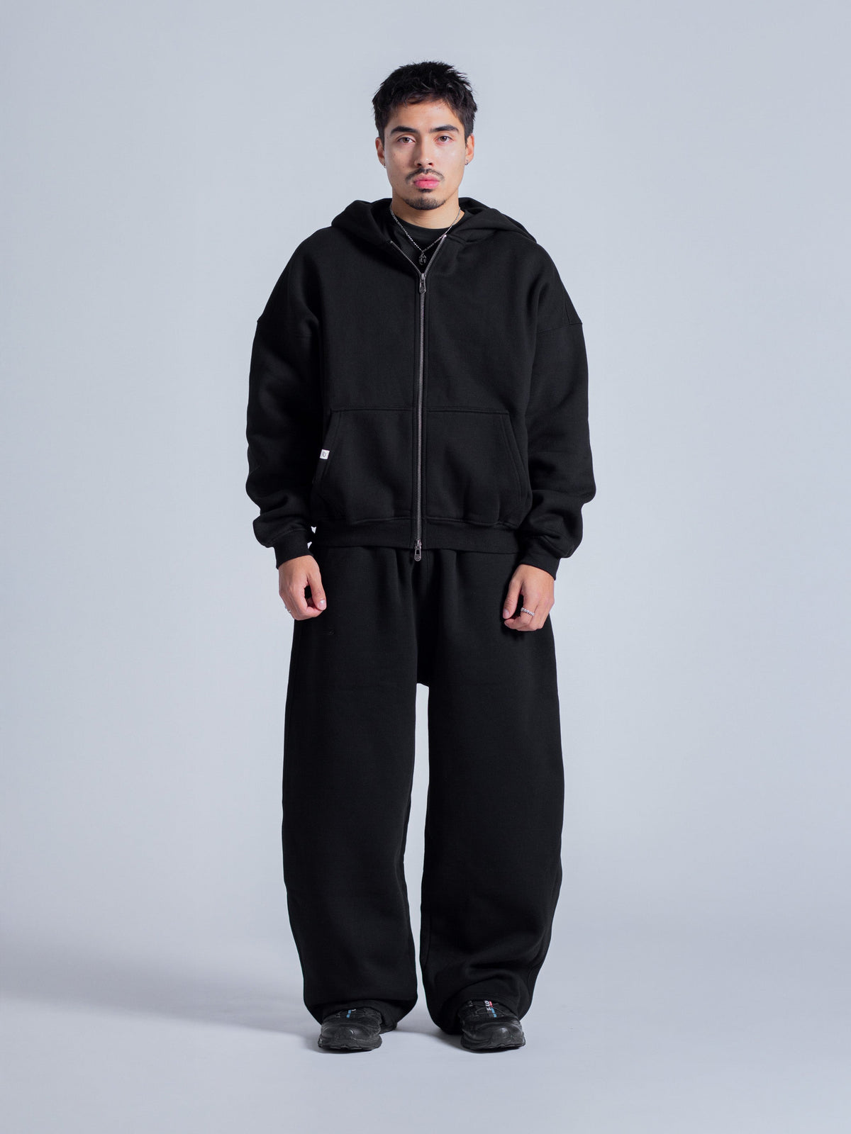 SIGNATURE BASIC ZIP UP - BLACK