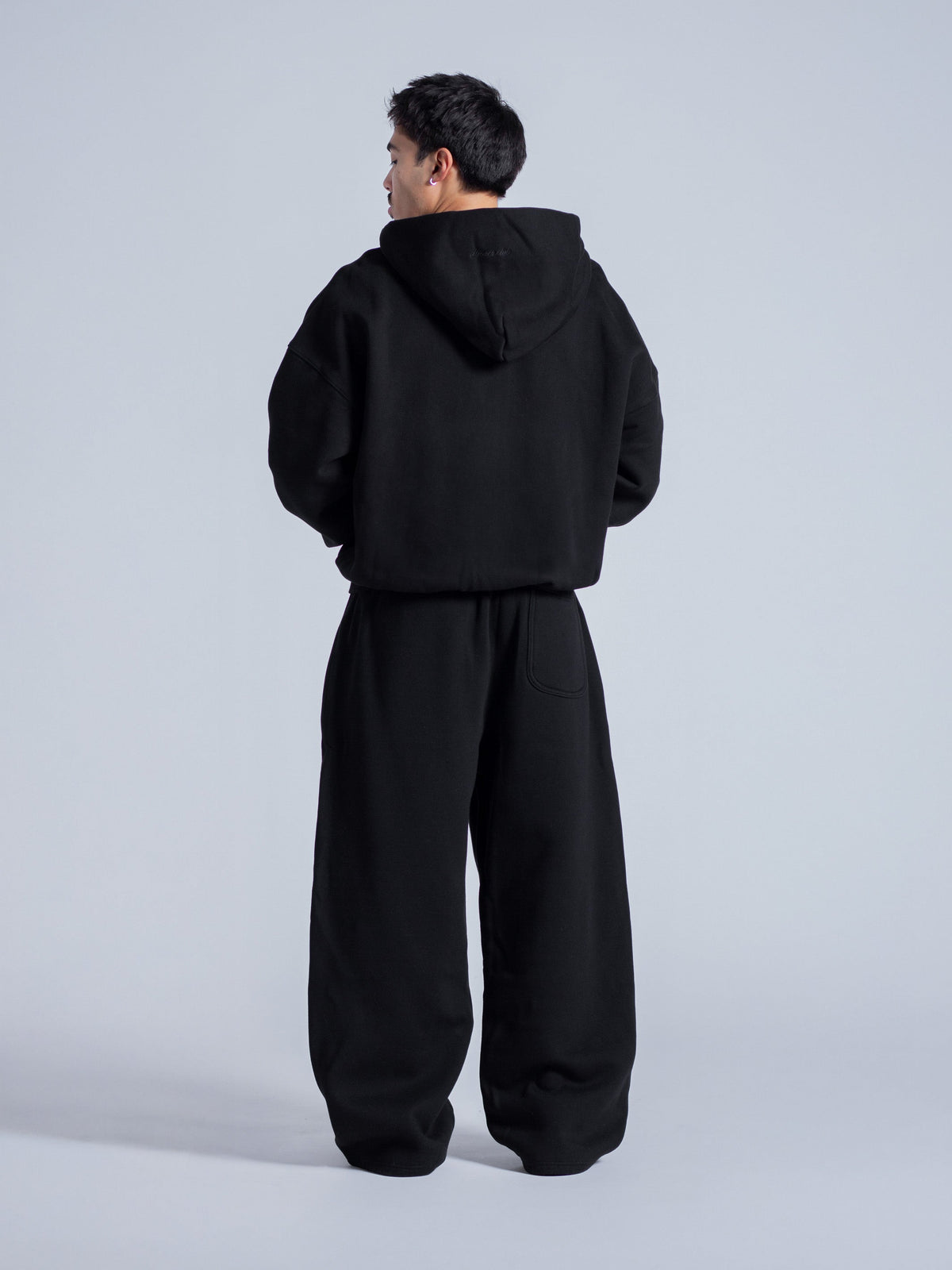 SIGNATURE BASIC ZIP UP - BLACK