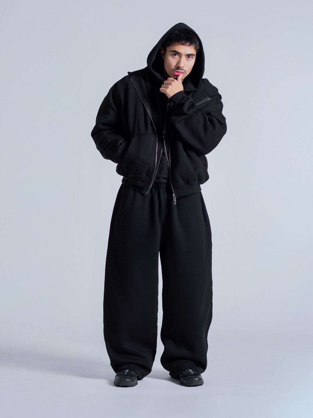 SIGNATURE BASIC ZIP UP - BLACK