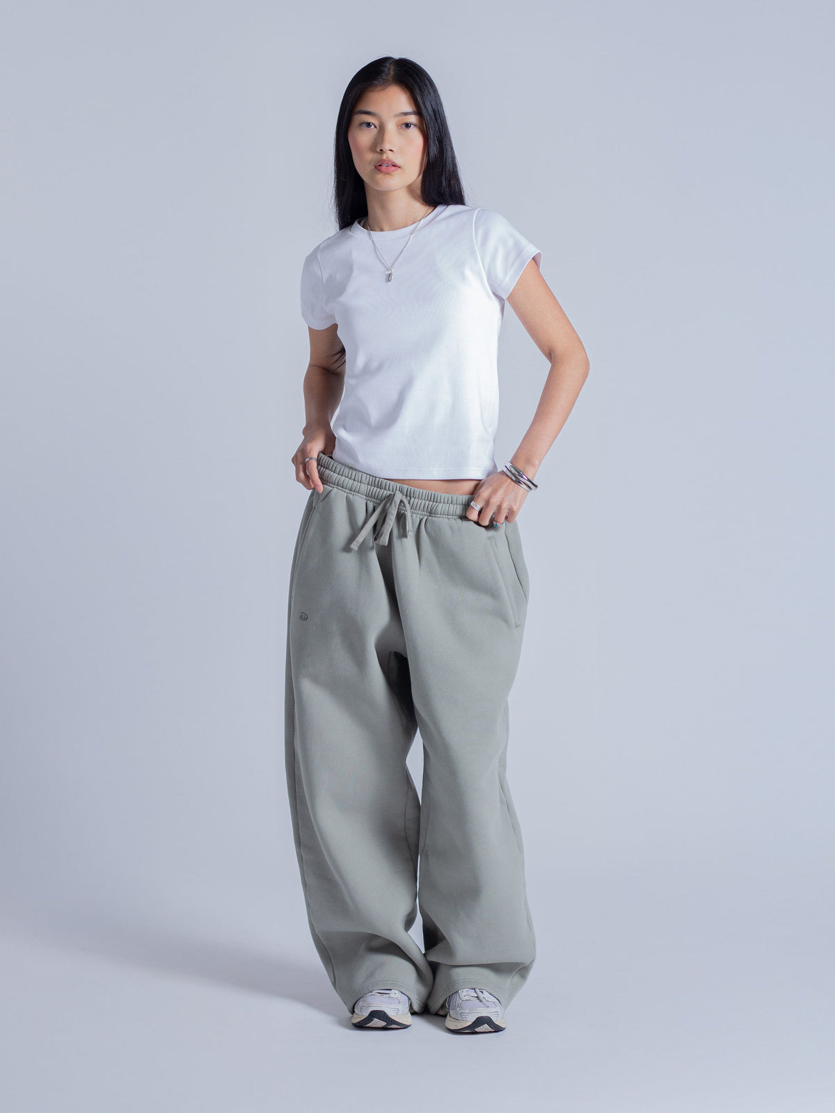SIGNATURE STRAIGHT LEG SWEATPANTS - SAGE