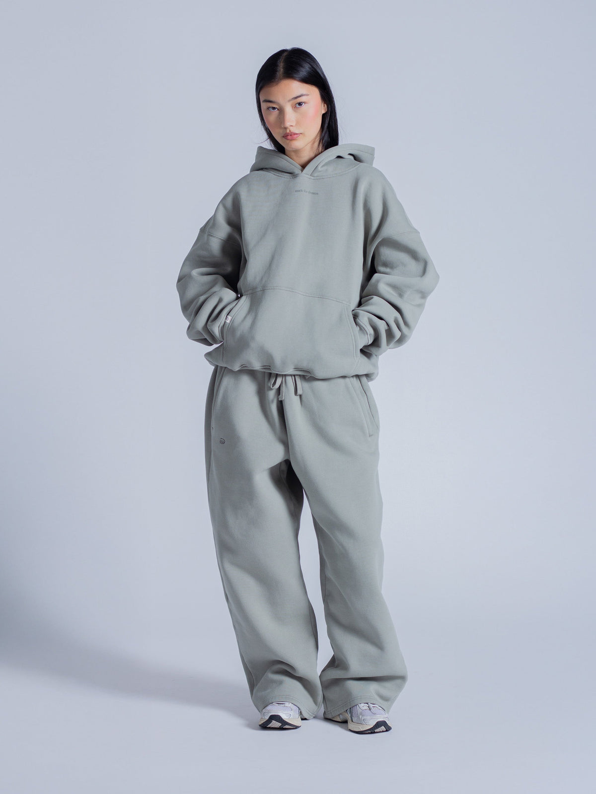 SMILEY LOGO HOODIE - SAGE