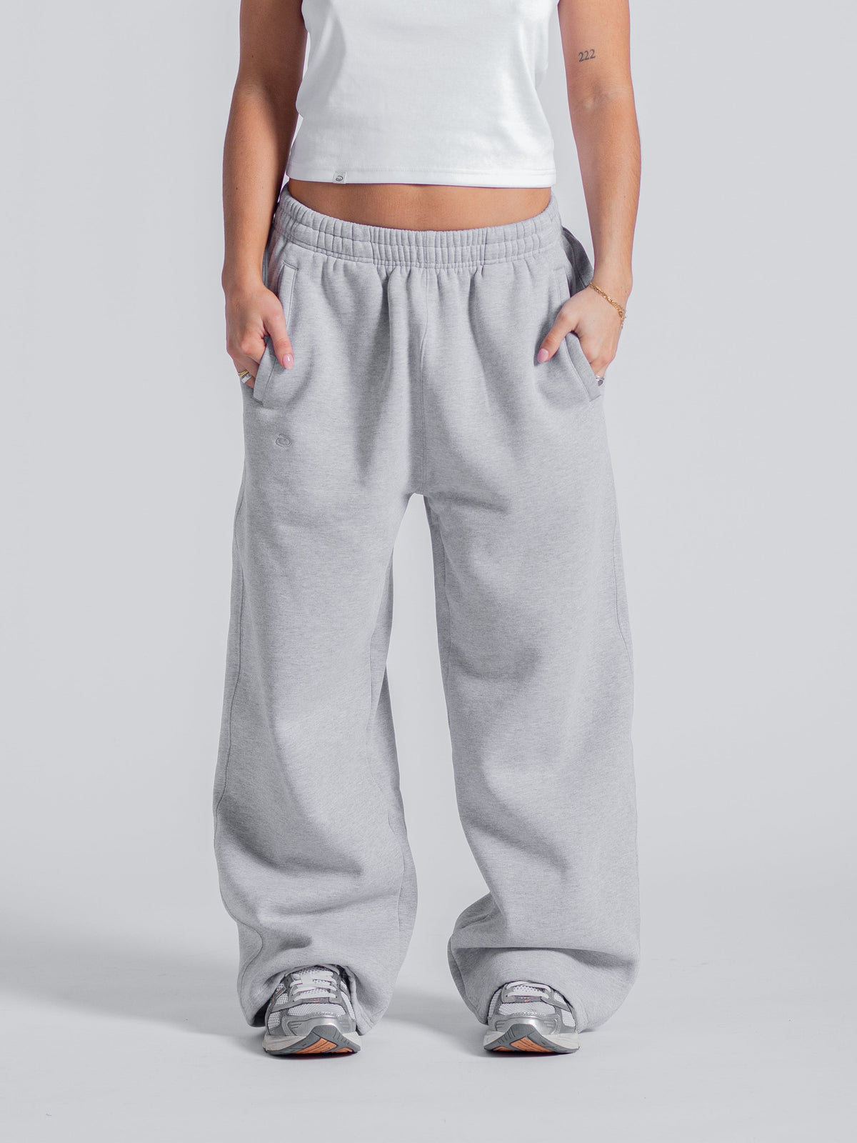 SIGNATURE BAGGY SWEATPANTS - HEATHER GREY