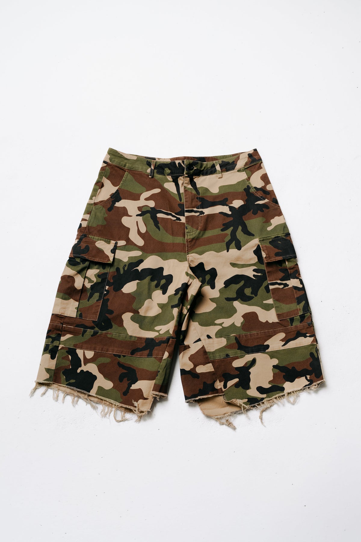 CAMO BAGGY JORTS