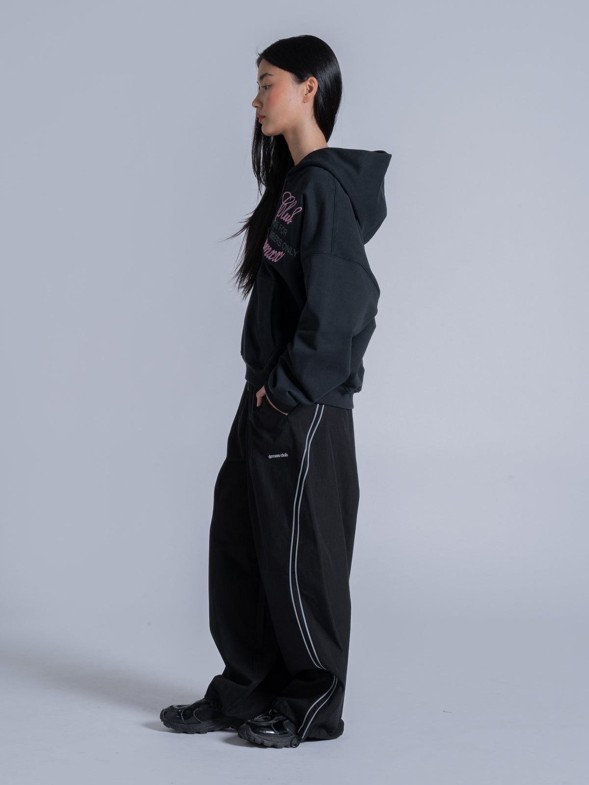 CURSIVE ZIP UP - BLACK