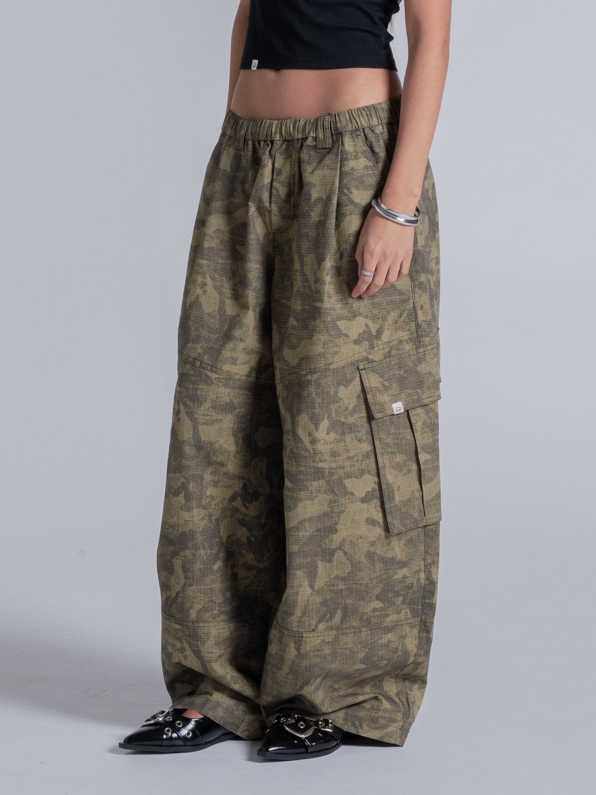 CAMO CARGO PANTS - DESERT