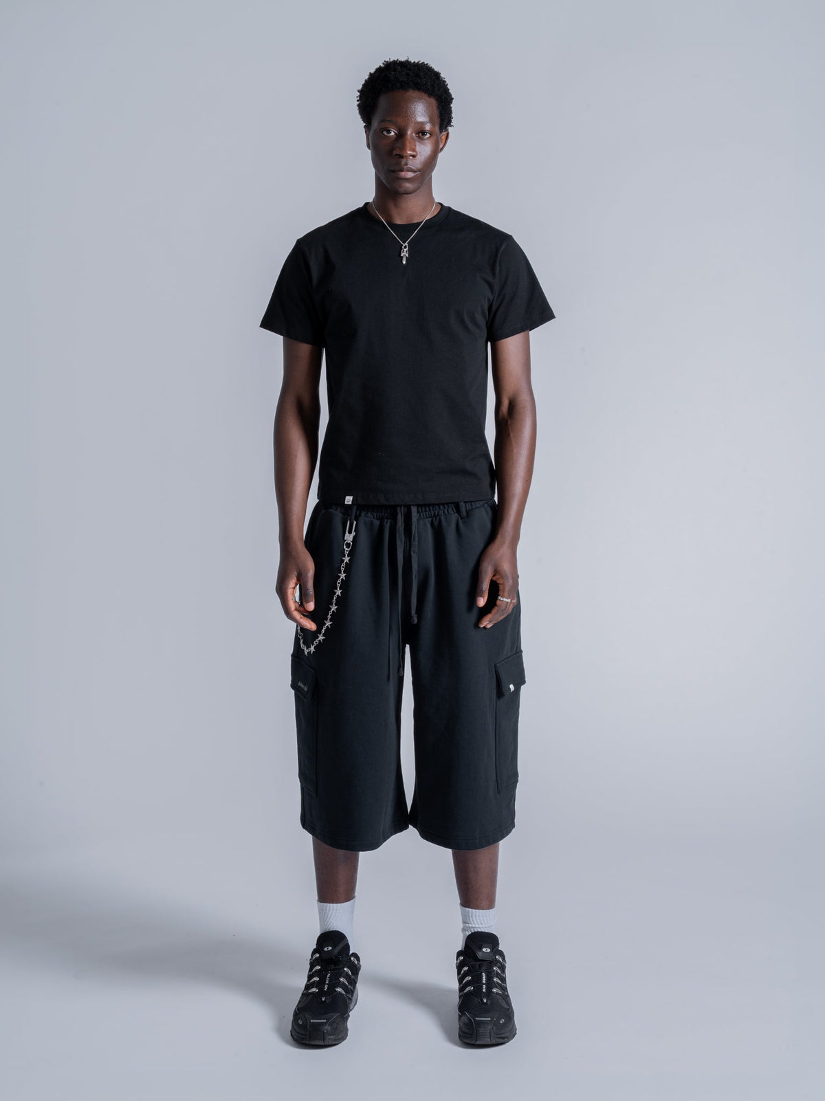 CARGO SWEAT SHORTS - BLACK