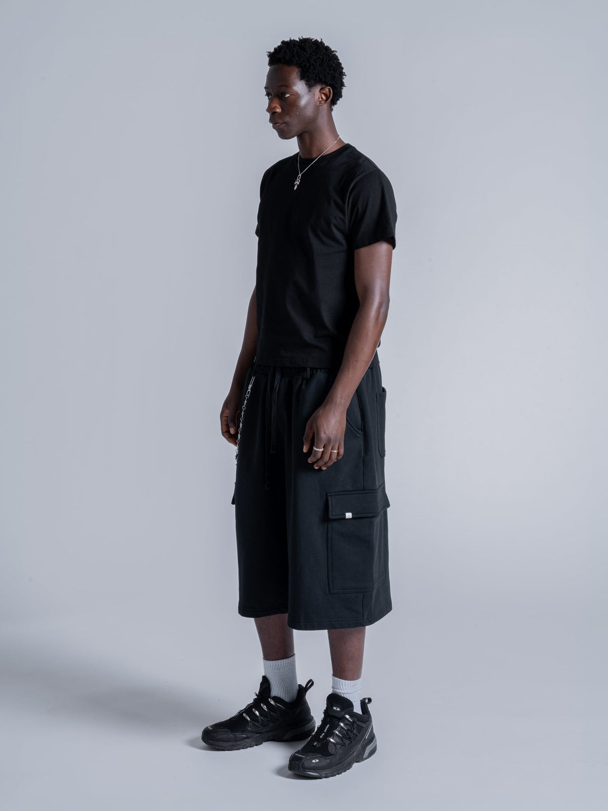 CARGO SWEAT SHORTS - BLACK