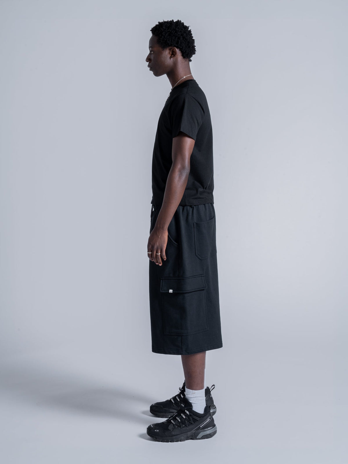 CARGO SWEAT SHORTS - BLACK