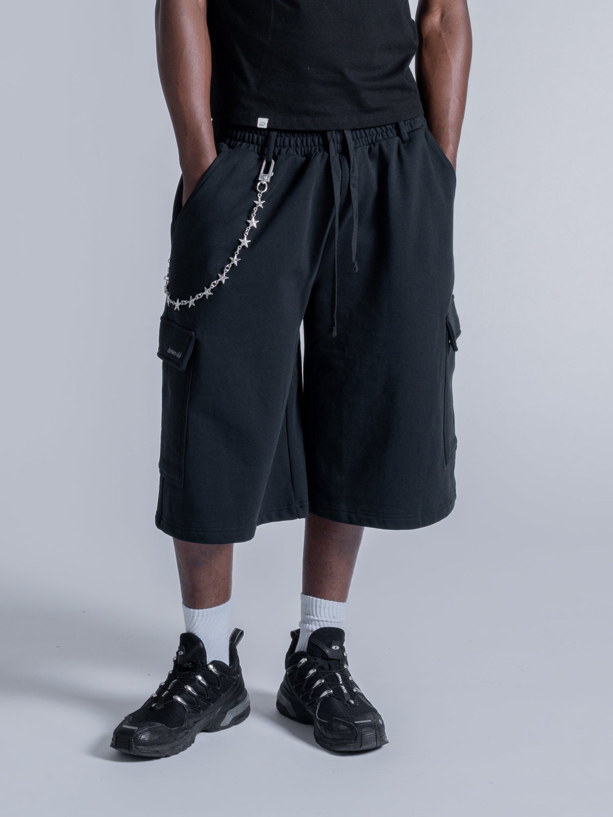 CARGO SWEAT SHORTS - BLACK