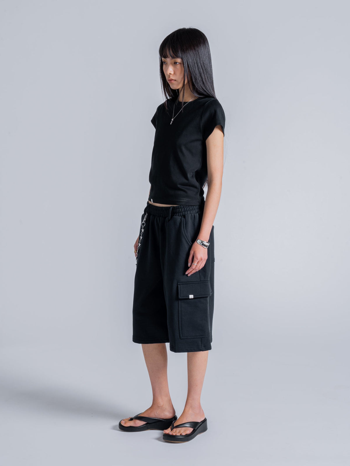 CARGO SWEAT SHORTS - BLACK