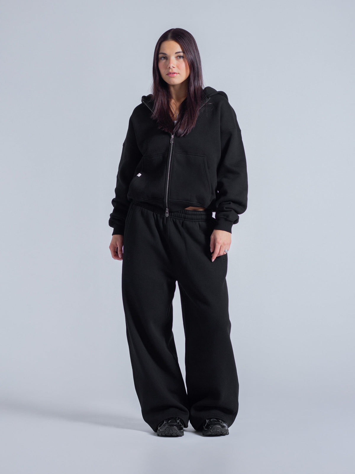SIGNATURE BASIC ZIP UP - BLACK