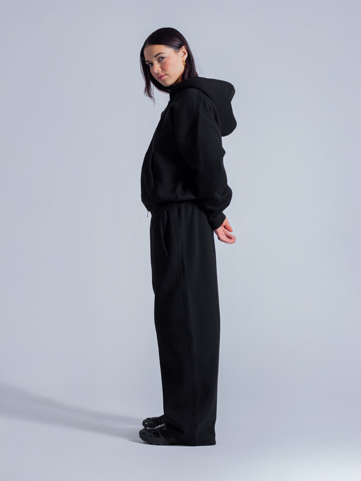 SIGNATURE BASIC ZIP UP - BLACK
