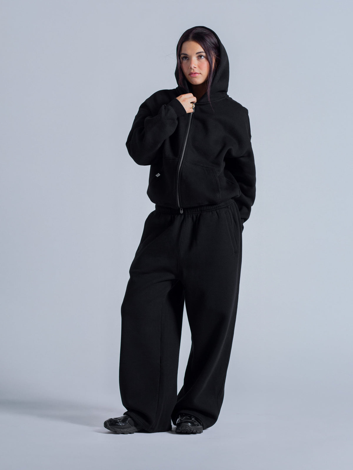 SIGNATURE BASIC ZIP UP - BLACK
