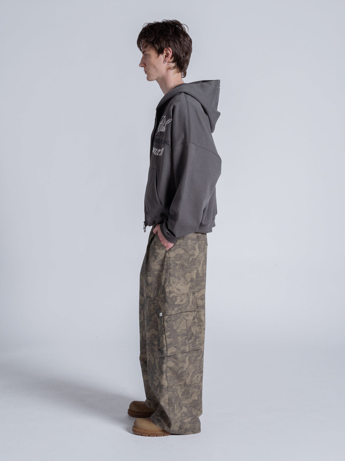 CURSIVE ZIP UP - DARK TAUPE