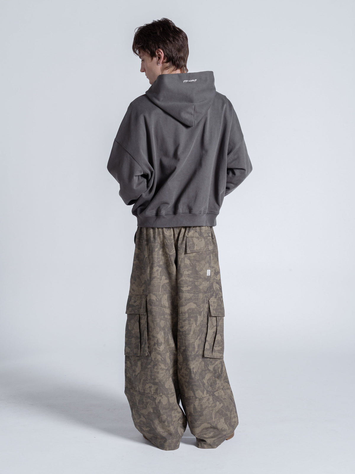 CURSIVE ZIP UP - DARK TAUPE