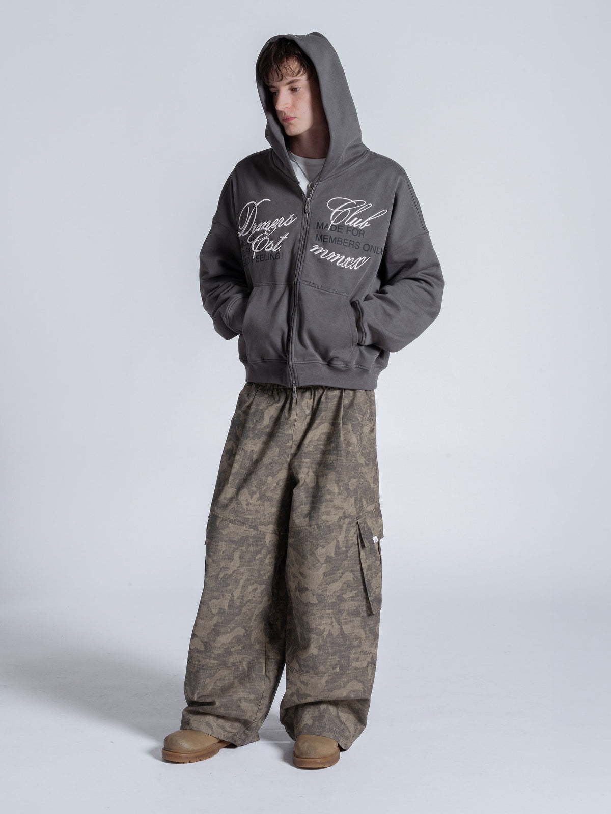 CURSIVE ZIP UP - DARK TAUPE