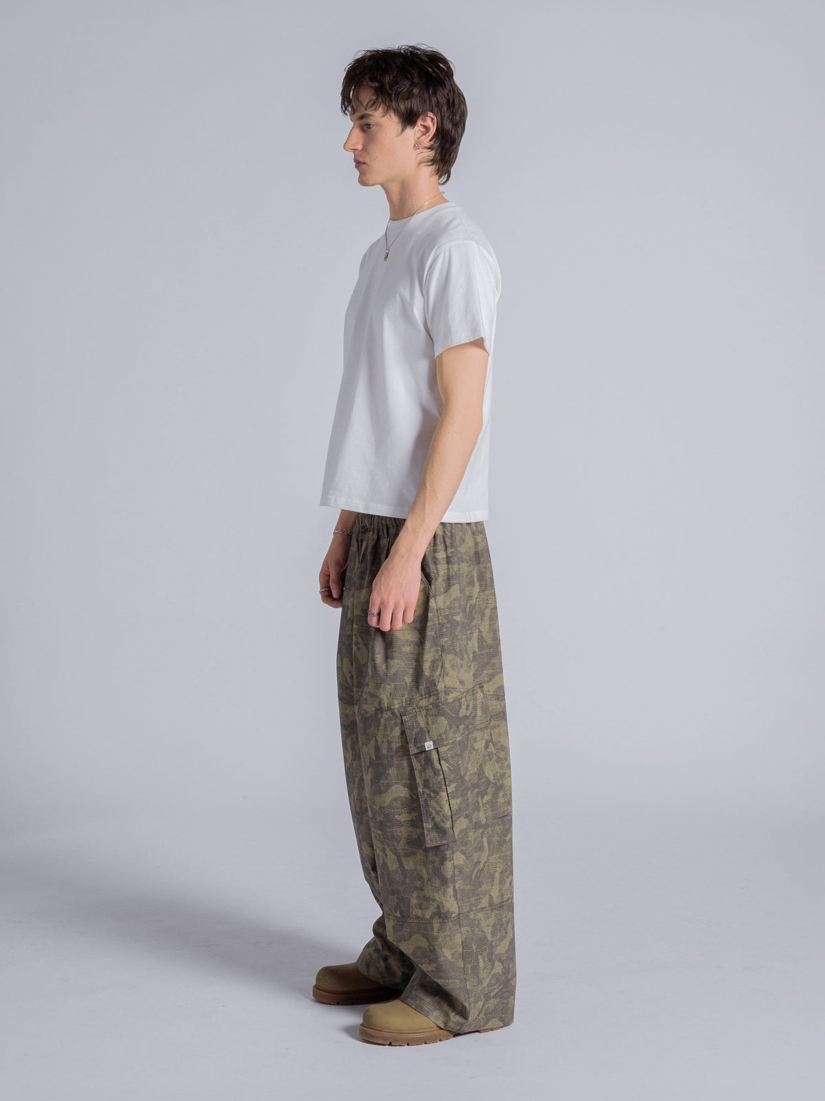 CAMO CARGO PANTS - DESERT