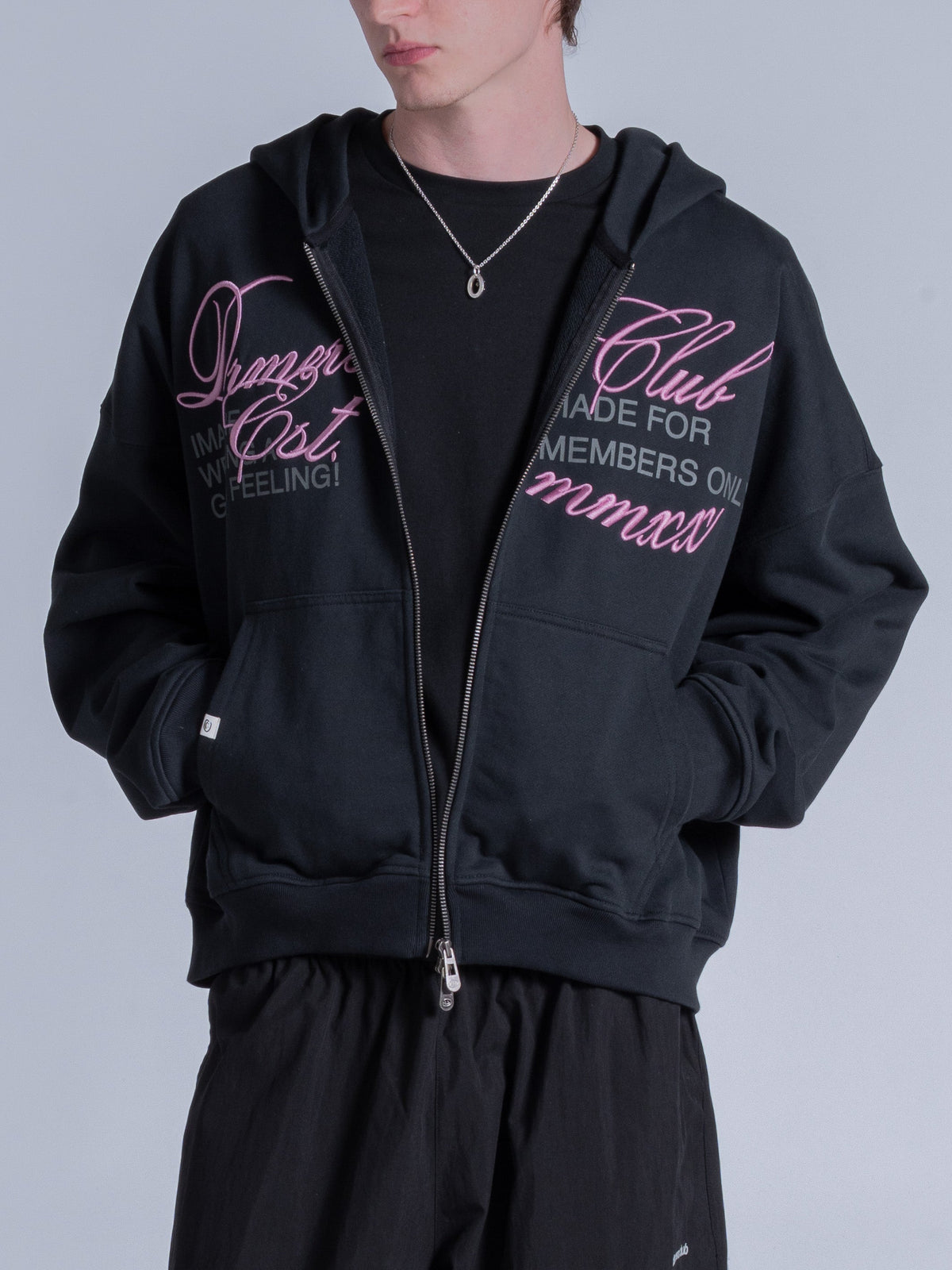 CURSIVE ZIP UP - BLACK