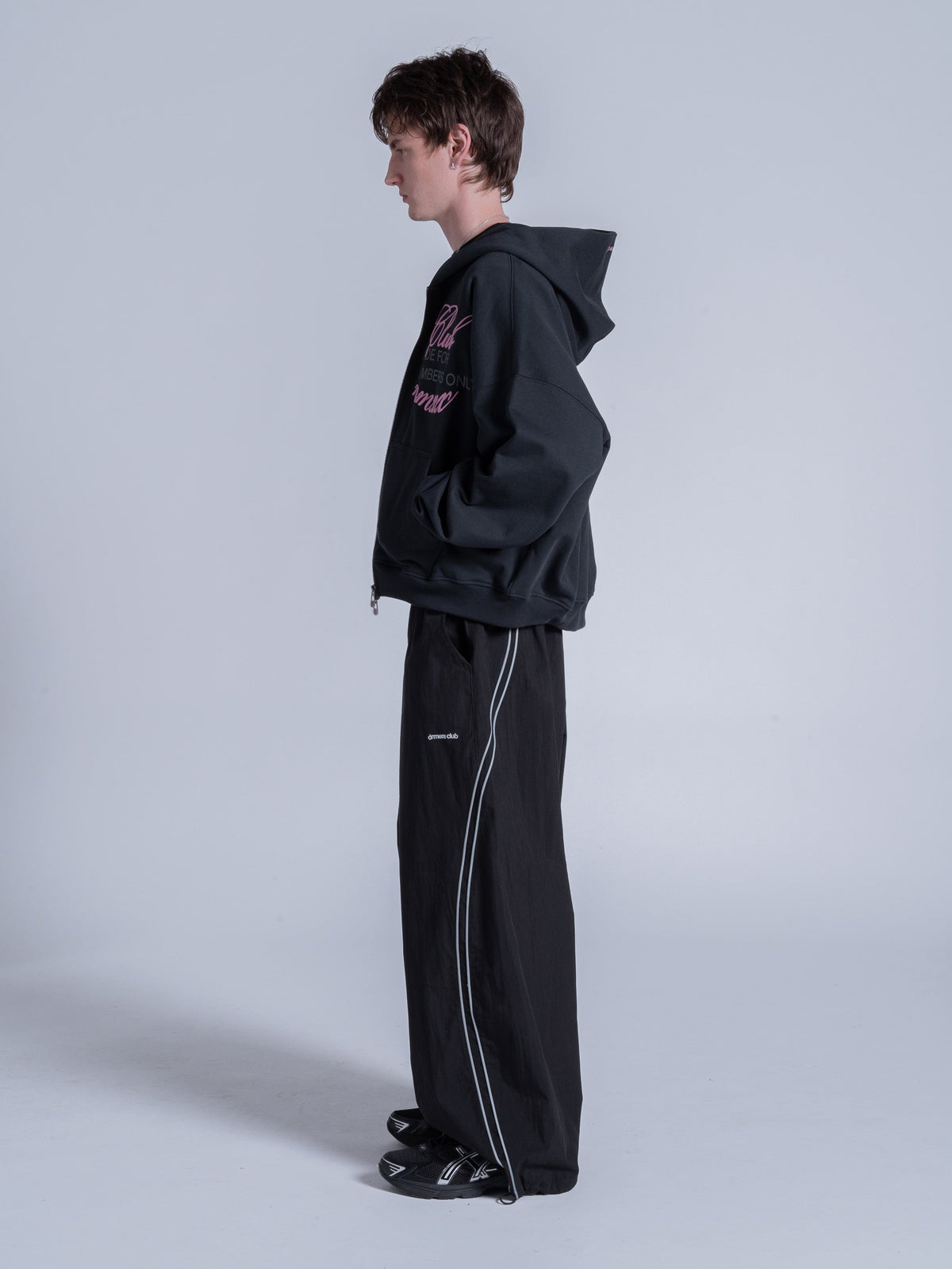 CURSIVE ZIP UP - BLACK