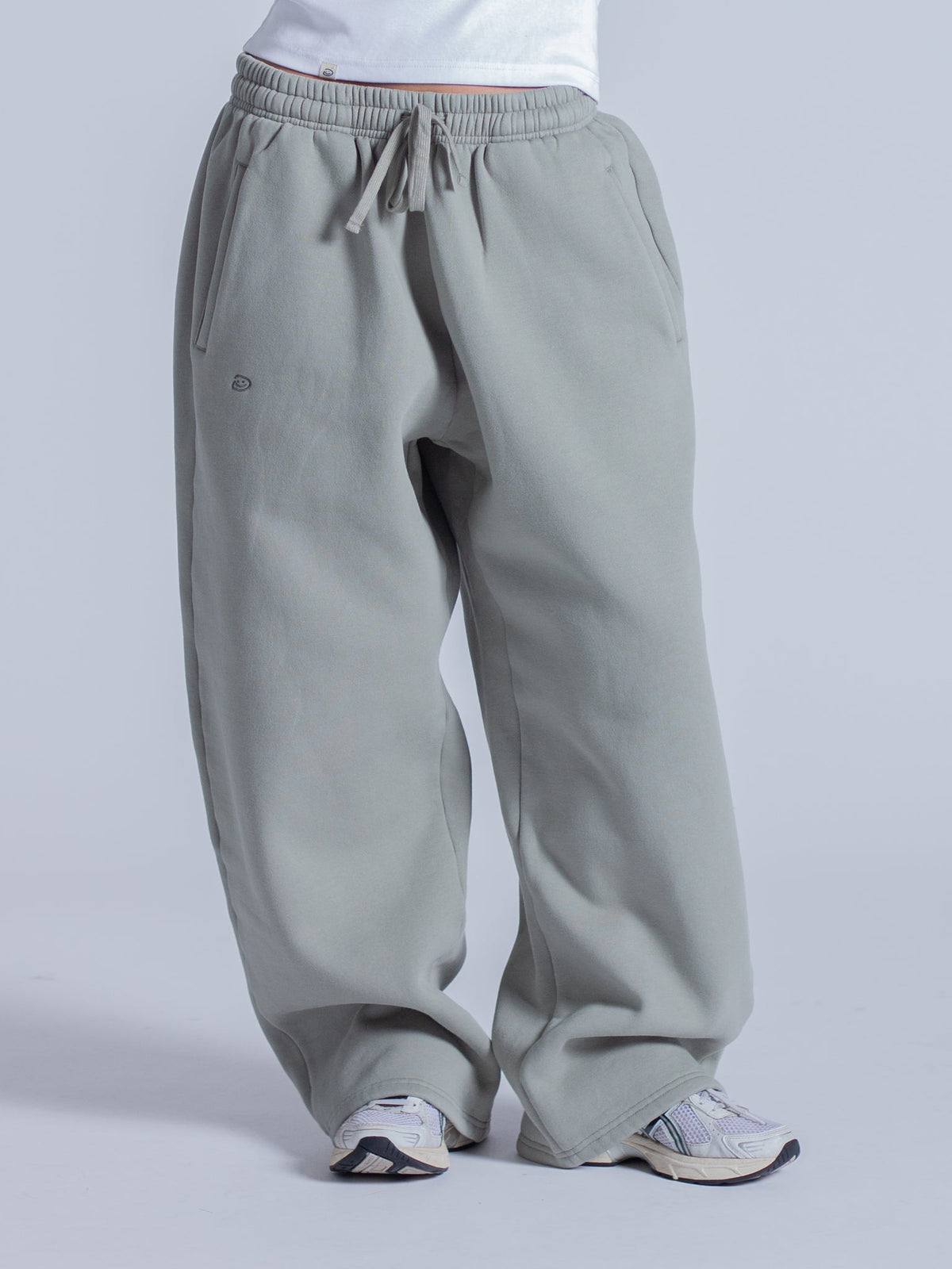 SIGNATURE STRAIGHT LEG SWEATPANTS - SAGE
