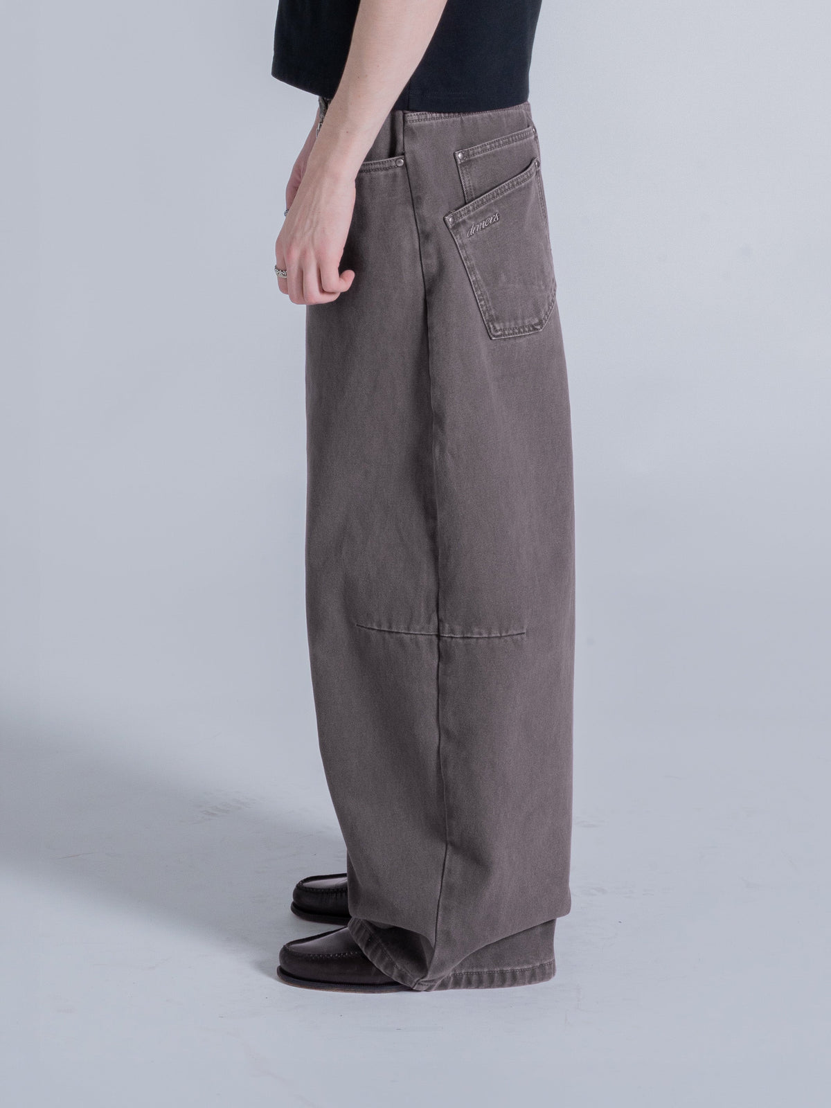 DOUBLE POCKET DENIM JEANS - UMBER BROWN
