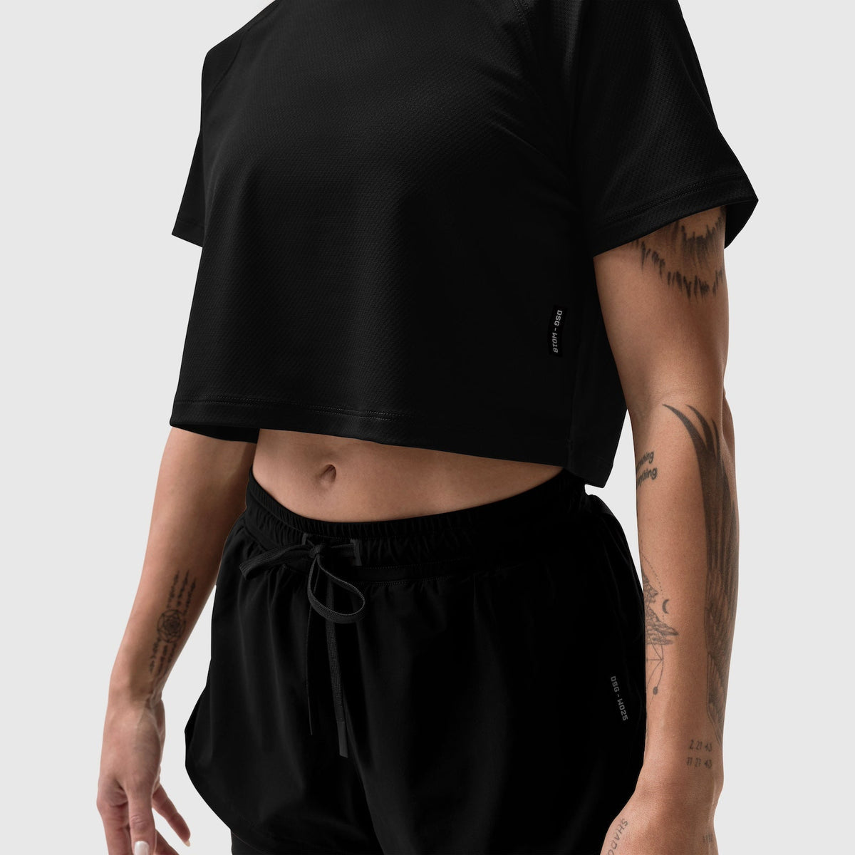 W018. AeroSilver® Cropped Tee - Black