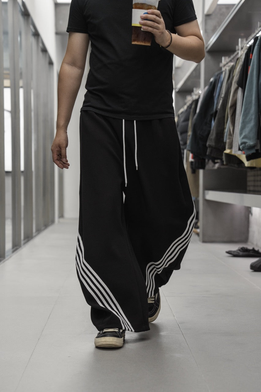 Scimitar Trackpants V2 - Black